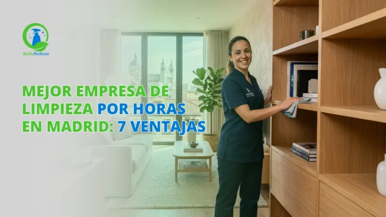 Una chica uniformada realizando la limpieza en un salón luminoso de una vivienda en Madrid