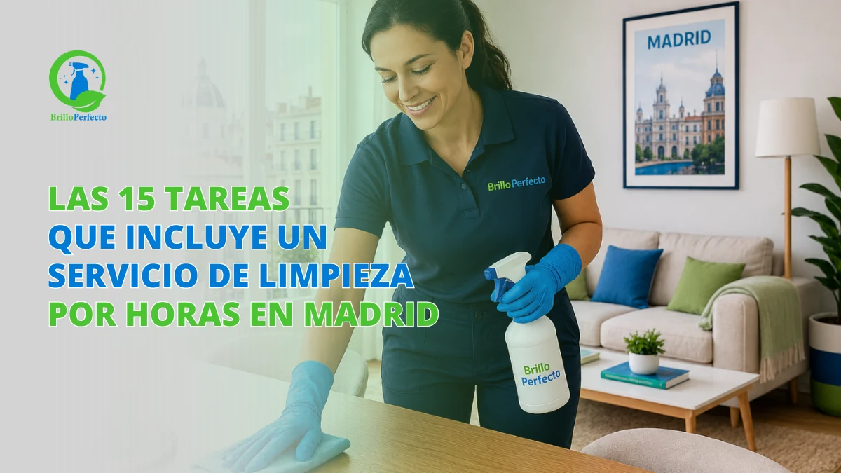 Una chica uniformada realizando la limpieza en un salón de una vivienda en Madrid